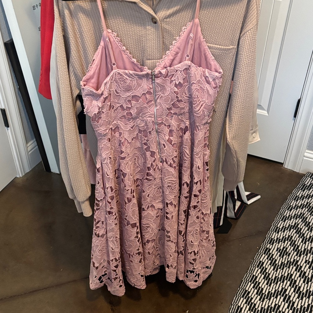 Lulu's Blush Lace Midi Dress - Picture 5 of 6